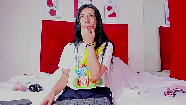 EmmaWilliamss4 online show from February 1, 2026, 4:49 pm