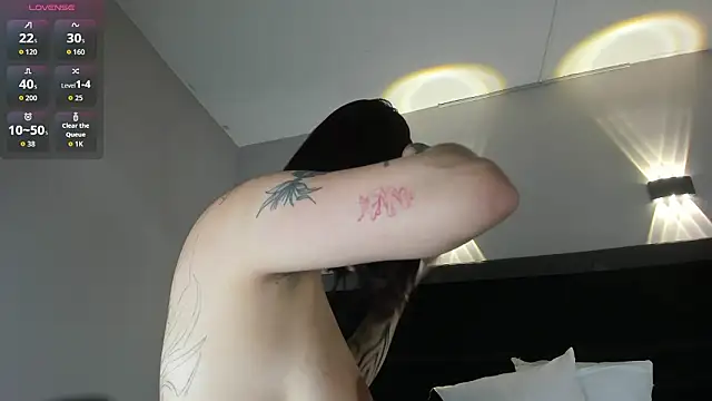 Ravenn21x online show from February 18, 2026, 11:50 am