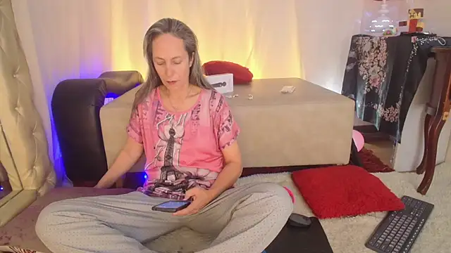 laurasofia45 online show from June 11, 2026, 11:18 am