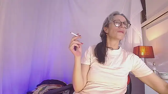 laurasofia45 online show from March 17, 2026, 7:33 am