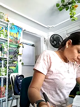 Tatianna Loove  online show from May 13, 2026, 3:41 pm