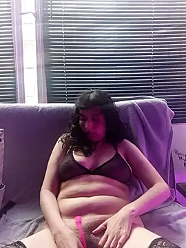 Snapshot of Eva_Err chatting on May 5, 2026, 8:56 pm Eva Err online show from May 5, 2026, 8:56 pm