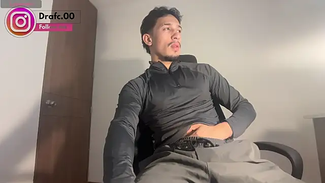 Snapshot of rafael_stone11 chatting on June 21, 2026, 1:22 am rafael stone11 online show from June 21, 2026, 1:22 am