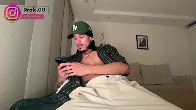 Snapshot of rafael_stone11 chatting on August 3, 2026, 5:04 am rafael stone11 online show from August 3, 2026, 5:04 am