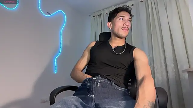 Snapshot of rafael_stone11 chatting on March 10, 2026, 12:36 am rafael stone11 online show from March 10, 2026, 12:36 am