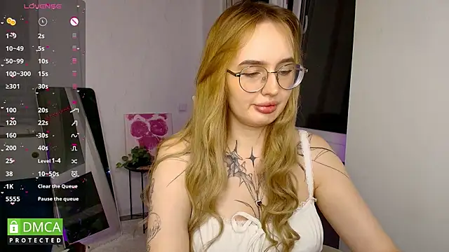 Snapshot of AdeLuna chatting on July 3, 2026, 11:11 pm AdeLuna online show from July 3, 2026, 11:11 pm