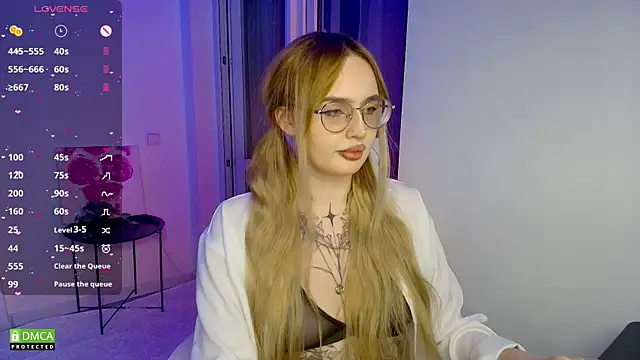 AdeLuna online show from April 26, 2026, 9:12 pm