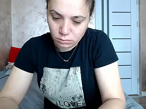 LorraGrey online show from April 29, 2026, 6:06 am