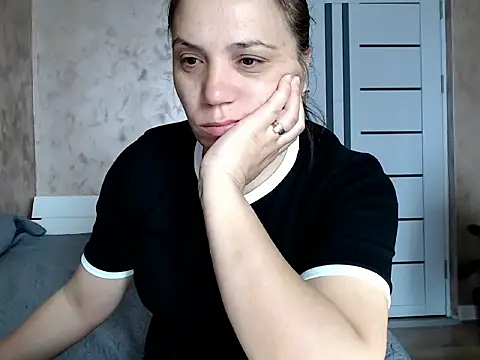 LorraGrey online show from April 22, 2026, 5:36 am