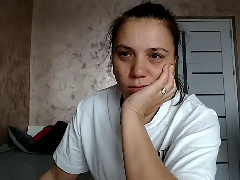 LorraGrey online show from May 7, 2026, 6:06 am