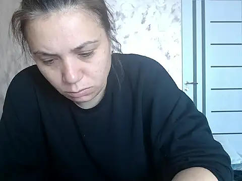 LorraGrey online show from May 18, 2026, 6:18 am