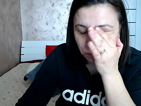 LorraGrey online show from March 18, 2026, 6:49 am