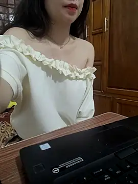 NinaKey online show from May 1, 2026, 3:17 pm