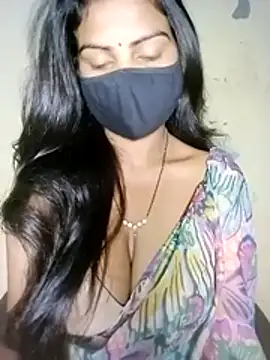 Snapshot of BomBabe chatting on April 29, 2026, 7:53 pm BomBabe online show from April 29, 2026, 7:53 pm