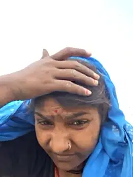 Hotty raghni online show from March 18, 2026, 7:44 am