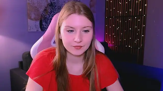 Caroline Desire  online show from March 25, 2026, 7:41 am