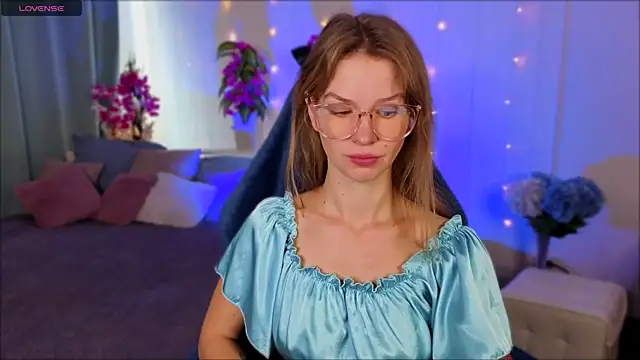 Snapshot of Crystal_Kris chatting on March 26, 2026, 5:28 am Crystal Kris online show from March 26, 2026, 5:28 am