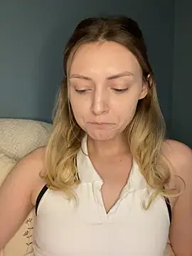 Snapshot of Leecey chatting on March 17, 2026, 12:35 am Leecey online show from March 17, 2026, 12:35 am