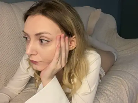 Snapshot of Leecey chatting on March 16, 2026, 12:29 am Leecey online show from March 16, 2026, 12:29 am