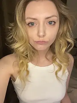 Snapshot of Leecey chatting on March 5, 2026, 10:59 pm Leecey online show from March 5, 2026, 10:59 pm