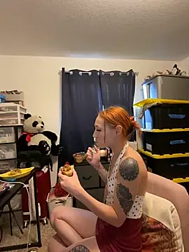 Snapshot of ThornsandHoney chatting on May 16, 2026, 9:58 pm ThornsandHoney online show from May 16, 2026, 9:58 pm