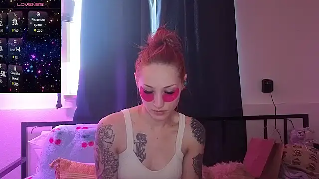 Snapshot of ThornsandHoney chatting on June 18, 2026, 6:46 pm ThornsandHoney online show from June 18, 2026, 6:46 pm
