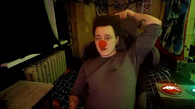 iloveCrocodiles online show from February 1, 2026, 12:20 am