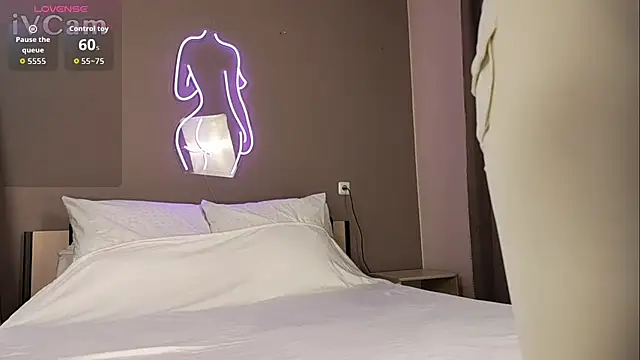 Moonelly online show from February 3, 2026, 10:15 pm