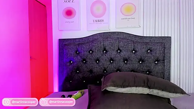 Snapshot of Martinna-28 chatting on April 16, 2026, 10:01 pm Martinna-28 online show from April 16, 2026, 10:01 pm