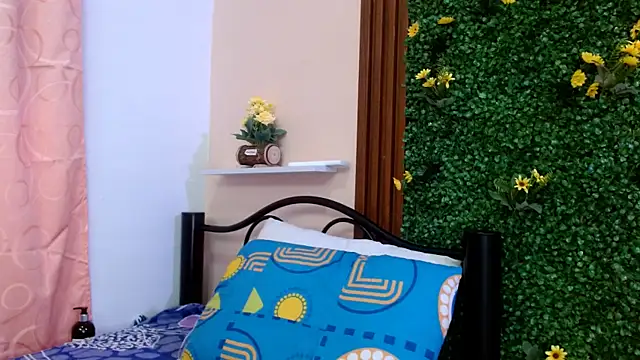 calimasalas2 online show from March 4, 2026, 12:51 am