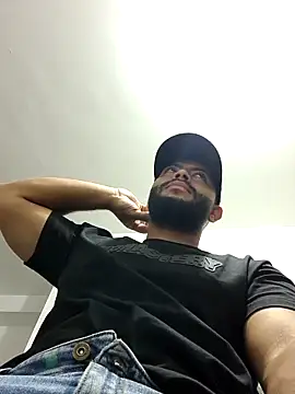 KLEYTON33 online show from February 4, 2026, 5:35 am