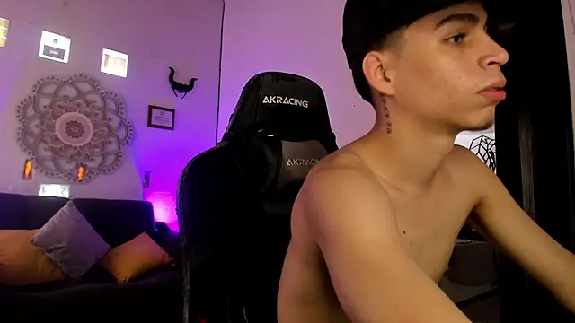 Snapshot of juan_posada chatting on February 13, 2026, 8:09 pm juan posada online show from February 13, 2026, 8:09 pm