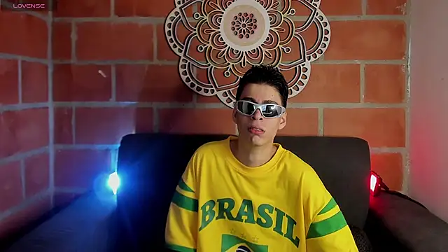 Snapshot of juan_posada chatting on March 7, 2026, 4:01 pm juan posada online show from March 7, 2026, 4:01 pm