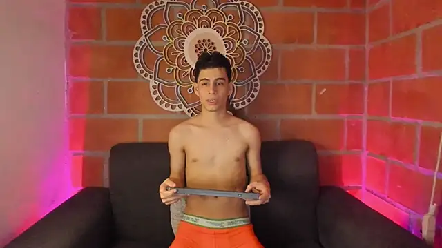 Snapshot of juan_posada chatting on March 18, 2026, 8:32 pm juan posada online show from March 18, 2026, 8:32 pm