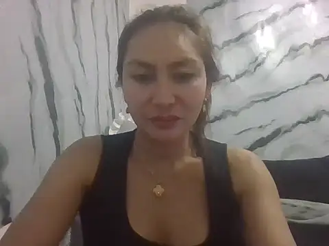 Snapshot of Rhieanne chatting on June 2, 2026, 8:20 pm Rhieanne online show from June 2, 2026, 8:20 pm