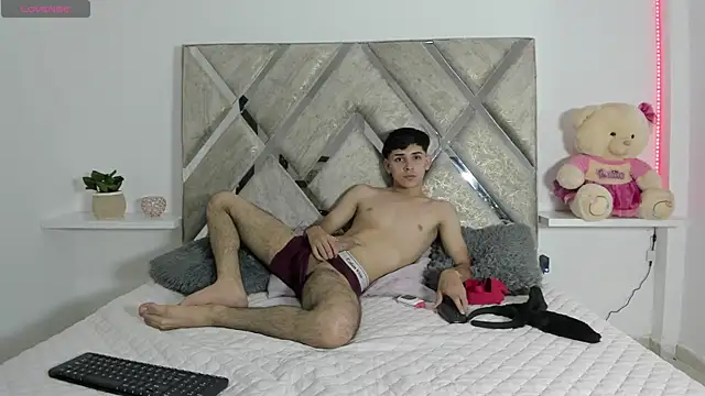 Max martinezz online show from February 7, 2026, 12:51 am