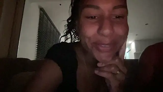 Snapshot of YaraEstelle chatting on July 4, 2026, 9:19 pm YaraEstelle online show from July 4, 2026, 9:19 pm