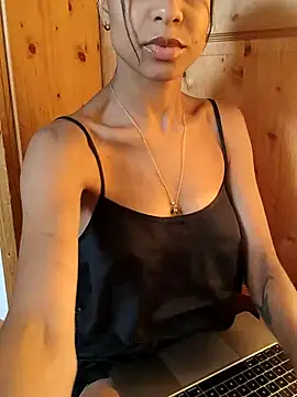 Snapshot of YaraEstelle chatting on May 23, 2026, 5:12 pm YaraEstelle online show from May 23, 2026, 5:12 pm