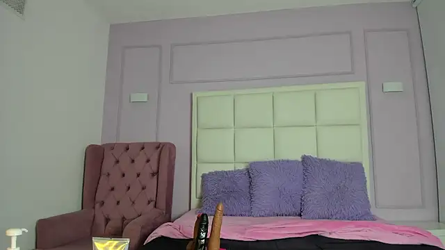 LiaJohnnson  online show from March 18, 2026, 3:42 am