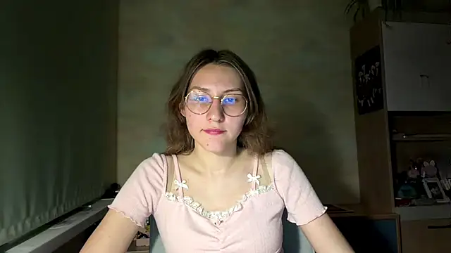 Snapshot of Miaaa_Moon chatting on June 11, 2026, 6:49 pm Miaaa Moon online show from June 11, 2026, 6:49 pm
