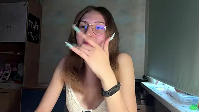 Snapshot of Miaaa_Moon chatting on June 9, 2026, 4:30 pm Miaaa Moon online show from June 9, 2026, 4:30 pm