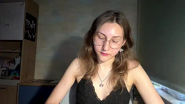 Snapshot of Miaaa_Moon chatting on June 15, 2026, 4:50 pm Miaaa Moon online show from June 15, 2026, 4:50 pm