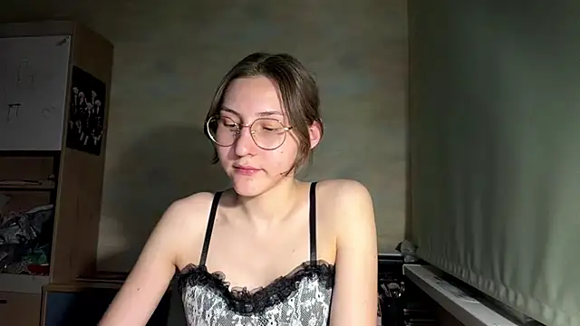 Snapshot of Miaaa_Moon chatting on June 16, 2026, 7:36 pm Miaaa Moon online show from June 16, 2026, 7:36 pm