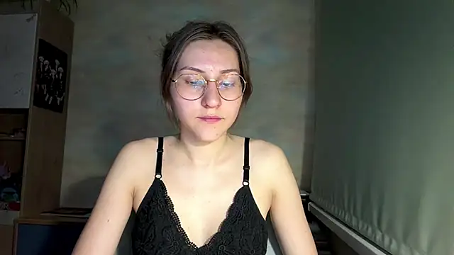 Snapshot of Miaaa_Moon chatting on June 21, 2026, 8:36 pm Miaaa Moon online show from June 21, 2026, 8:36 pm