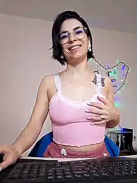 Snapshot of emacandy chatting on April 1, 2026, 5:42 am emacandy online show from April 1, 2026, 5:42 am