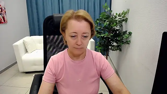 MONA W online show from June 14, 2026, 11:22 am