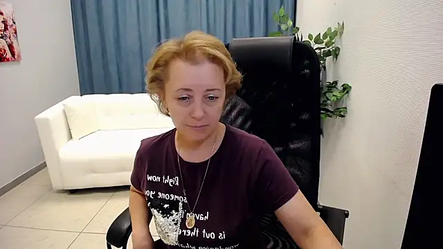 MONA W online show from June 17, 2026, 10:47 am