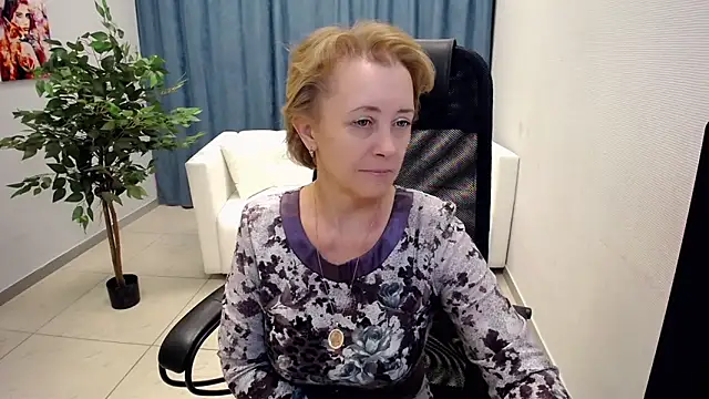 MONA W online show from June 3, 2026, 11:00 am
