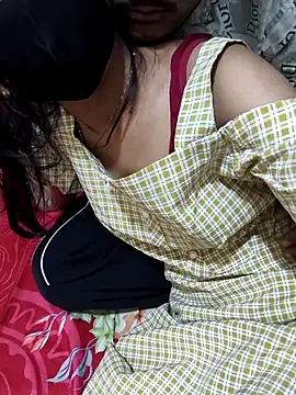 Snapshot of Couple-love-96 chatting on February 21, 2026, 12:23 am Couple-love-96 online show from February 21, 2026, 12:23 am