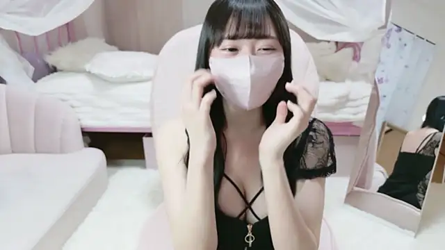 Snapshot of MOE_o0 chatting on March 8, 2026, 9:12 am MOE o0 online show from March 8, 2026, 9:12 am